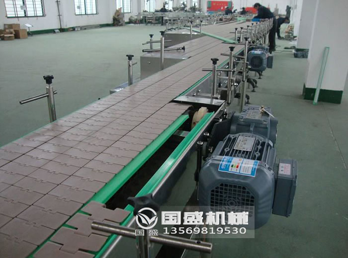 轉(zhuǎn)彎餅干冷卻鏈板輸送機(jī) 轉(zhuǎn)彎餅干冷卻鏈板輸送機(jī)