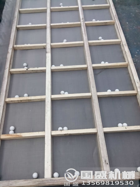 振動(dòng)篩篩分物料 振動(dòng)篩篩分物料